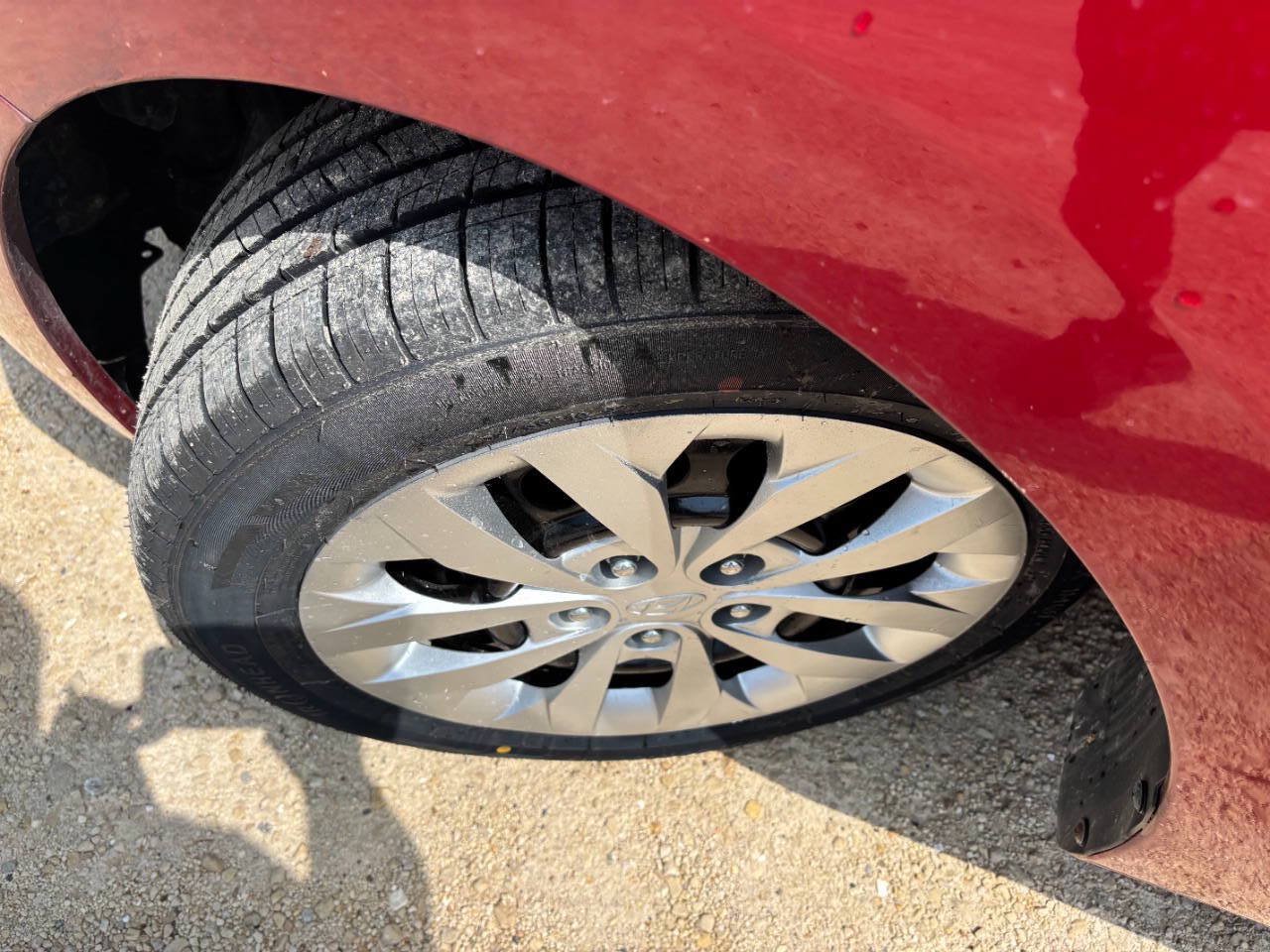 Used 2017 Hyundai Elantra GT FWD image 4