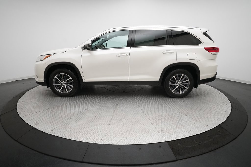 Used 2019 Toyota Highlander XLE image 24