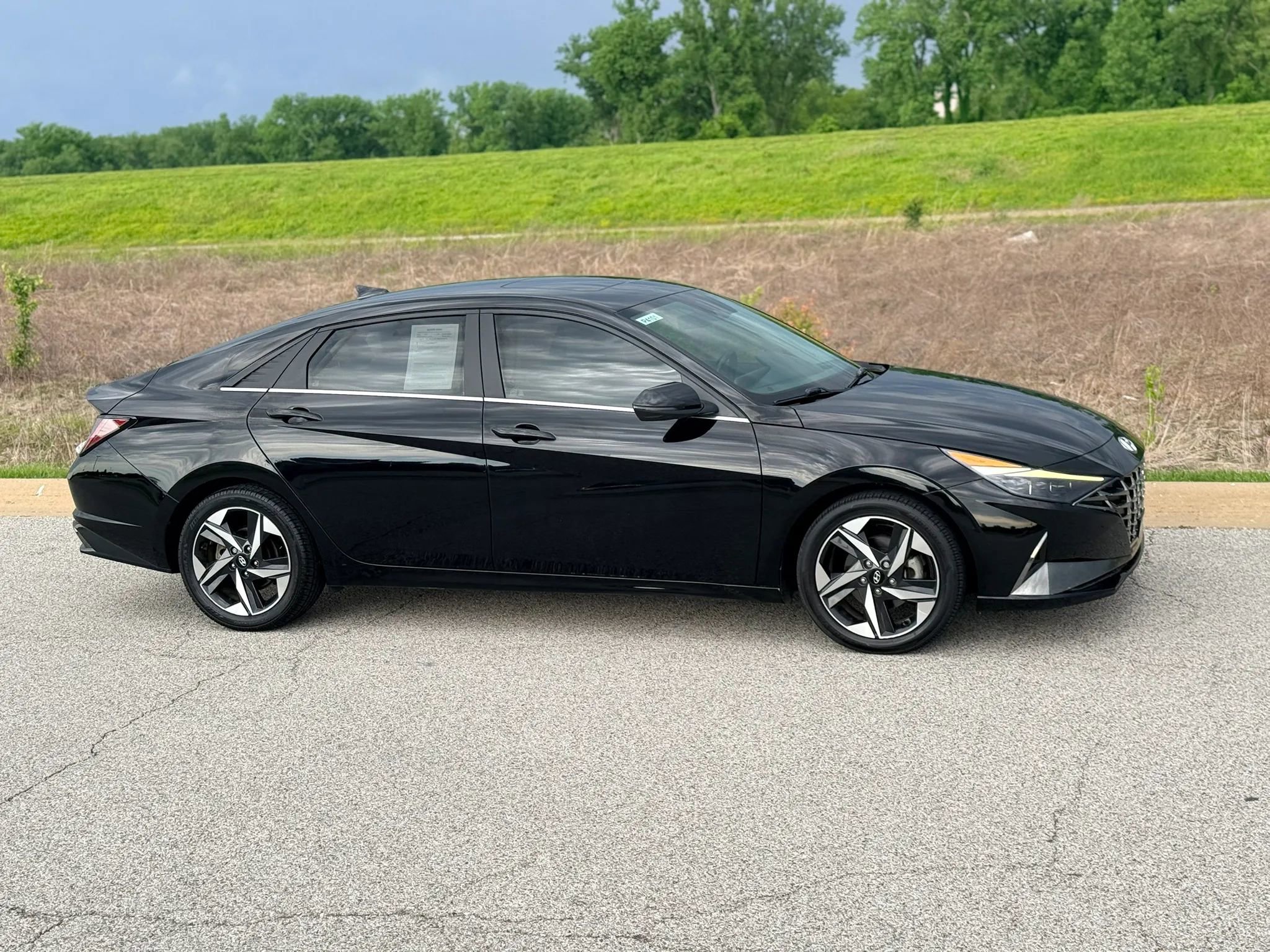 Used 2021 Hyundai Elantra Limited FWD image 37