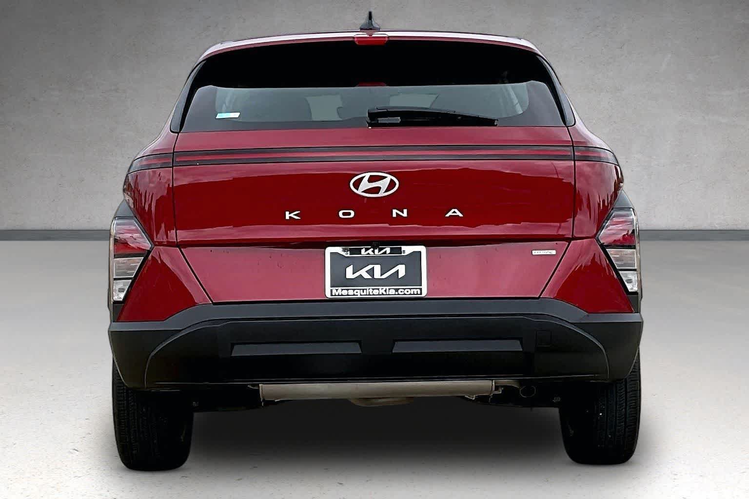 Used 2024 Hyundai Kona SE AWD/4WD image 5