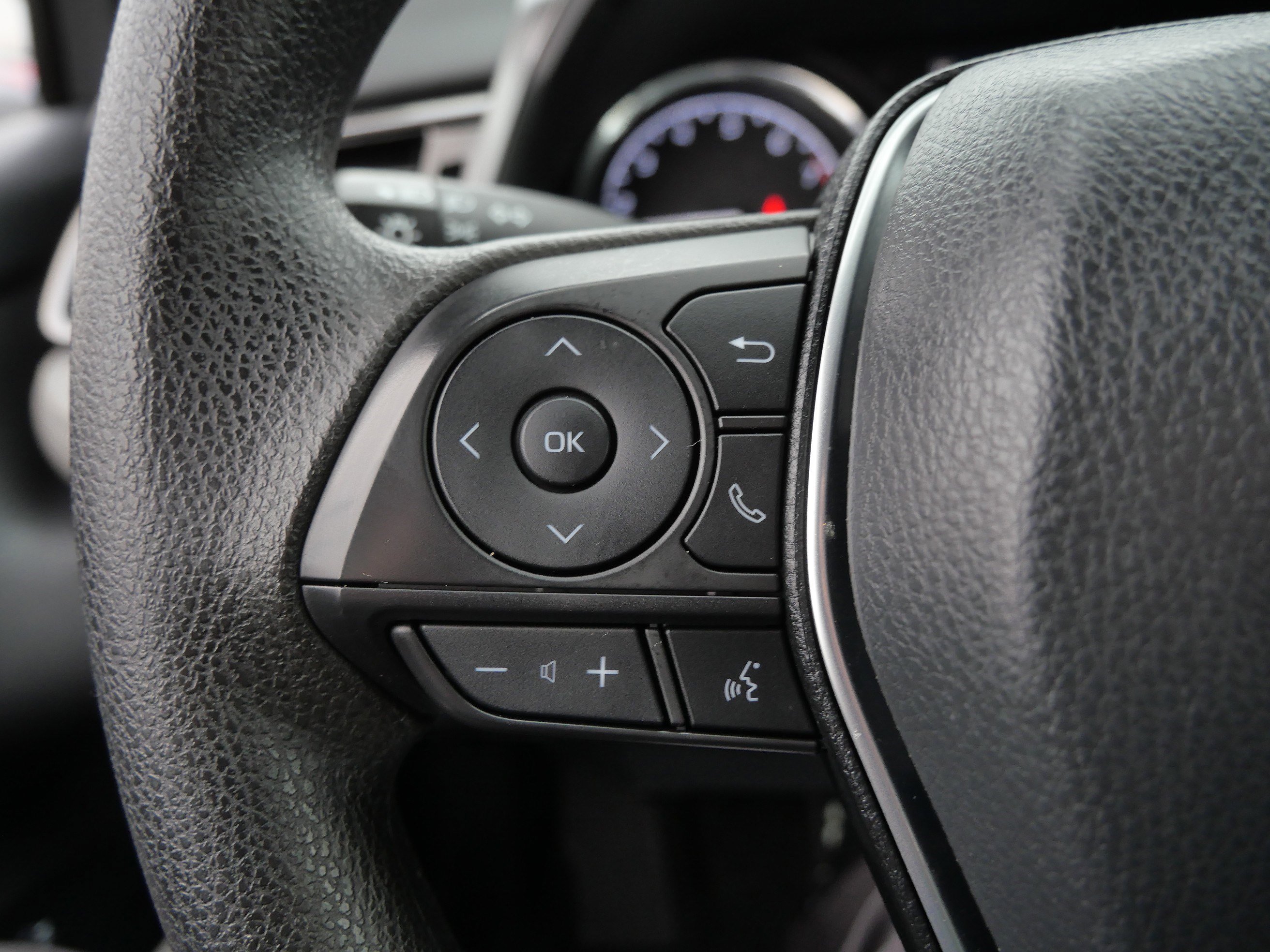 Certified 2020 Toyota Camry LE image 27