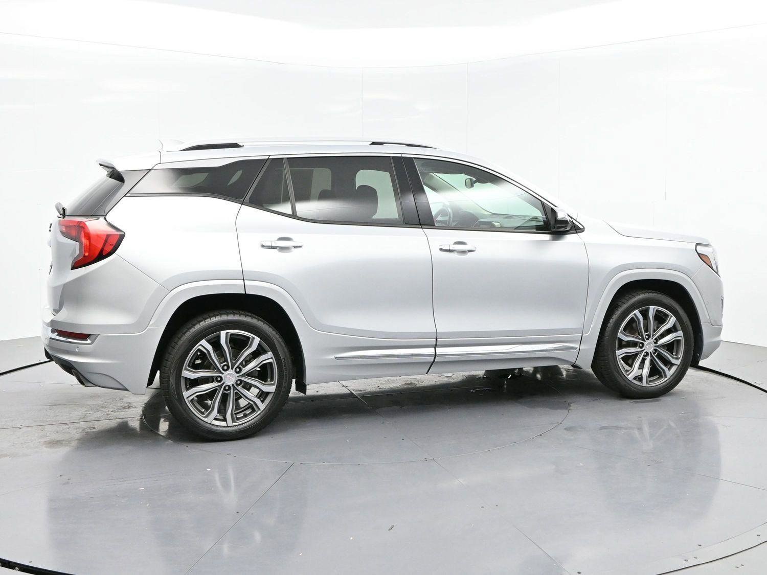 Used 2020 GMC Terrain Denali w/ Denali Premium Package image 8