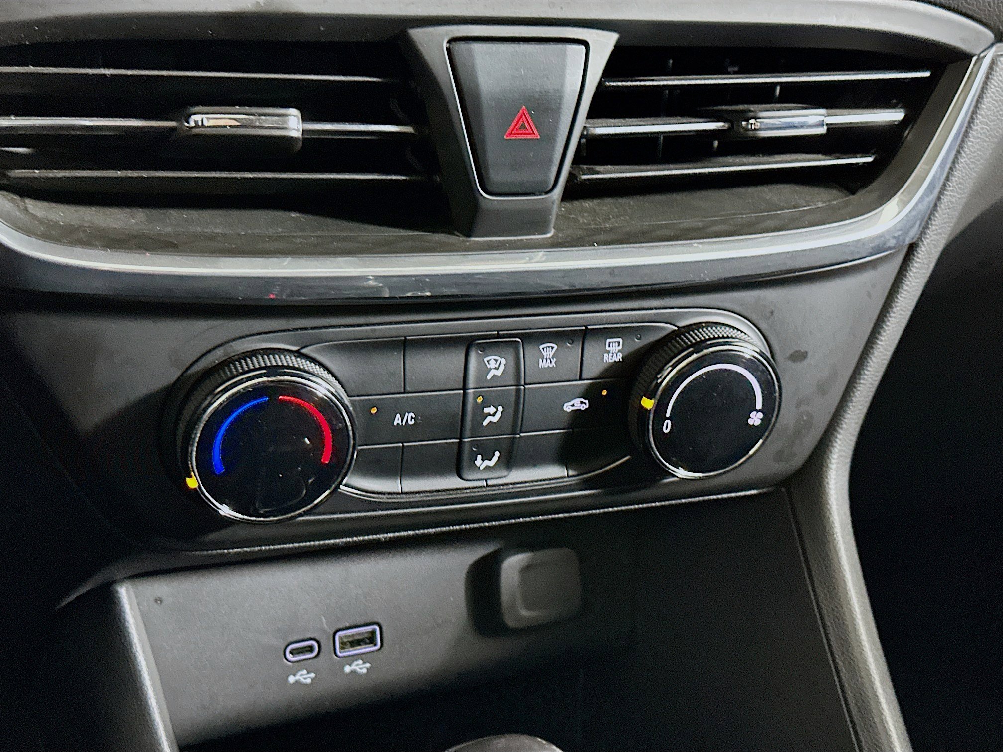 Used 2024 Buick Encore GX Preferred image 23