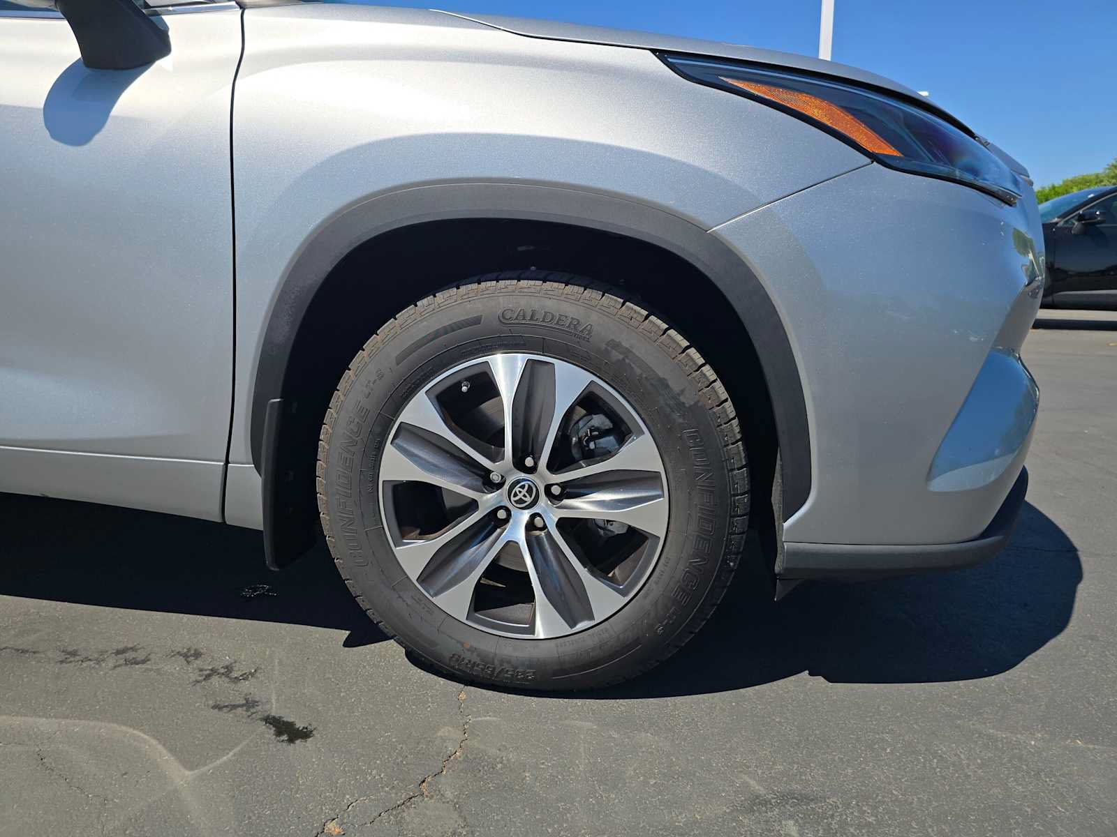 Used 2023 Toyota Highlander XLE FWD image 9