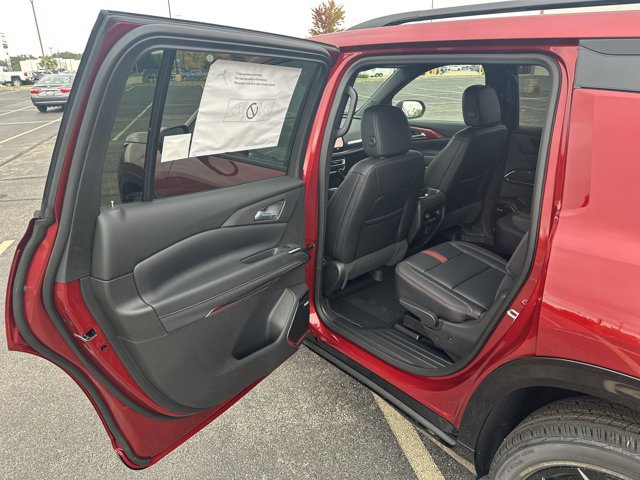 New 2026 Chevrolet Traverse RS w/ LPO, Floor Liner Package image 24