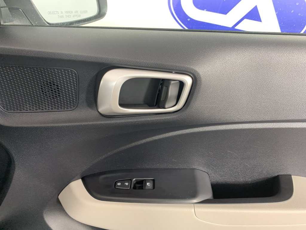 Used 2025 Hyundai Venue SEL FWD image 41