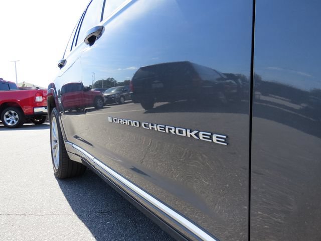 Used 2022 Jeep Grand Cherokee Summit w/ Luxury Tech Group V AWD/4WD image 10