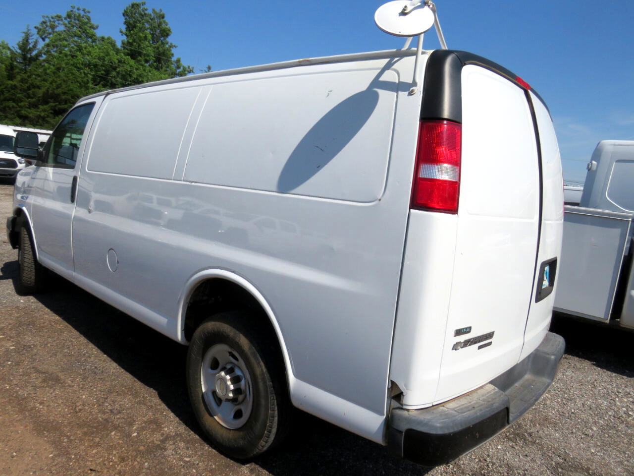 Used 2011 Chevrolet Express 2500 image 6