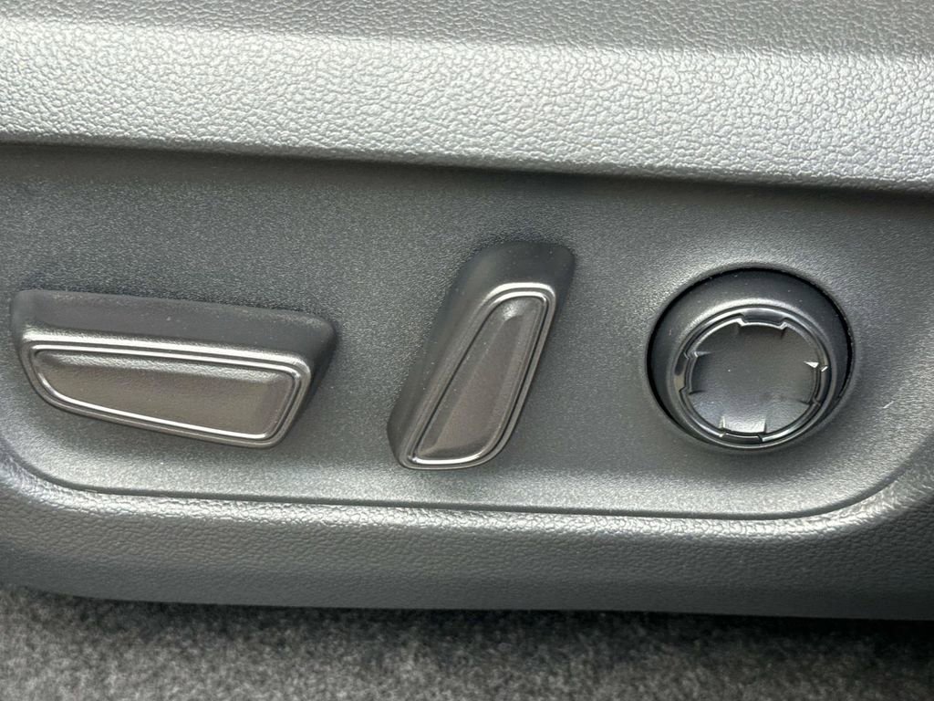 Used 2025 Toyota 4Runner Limited image 26