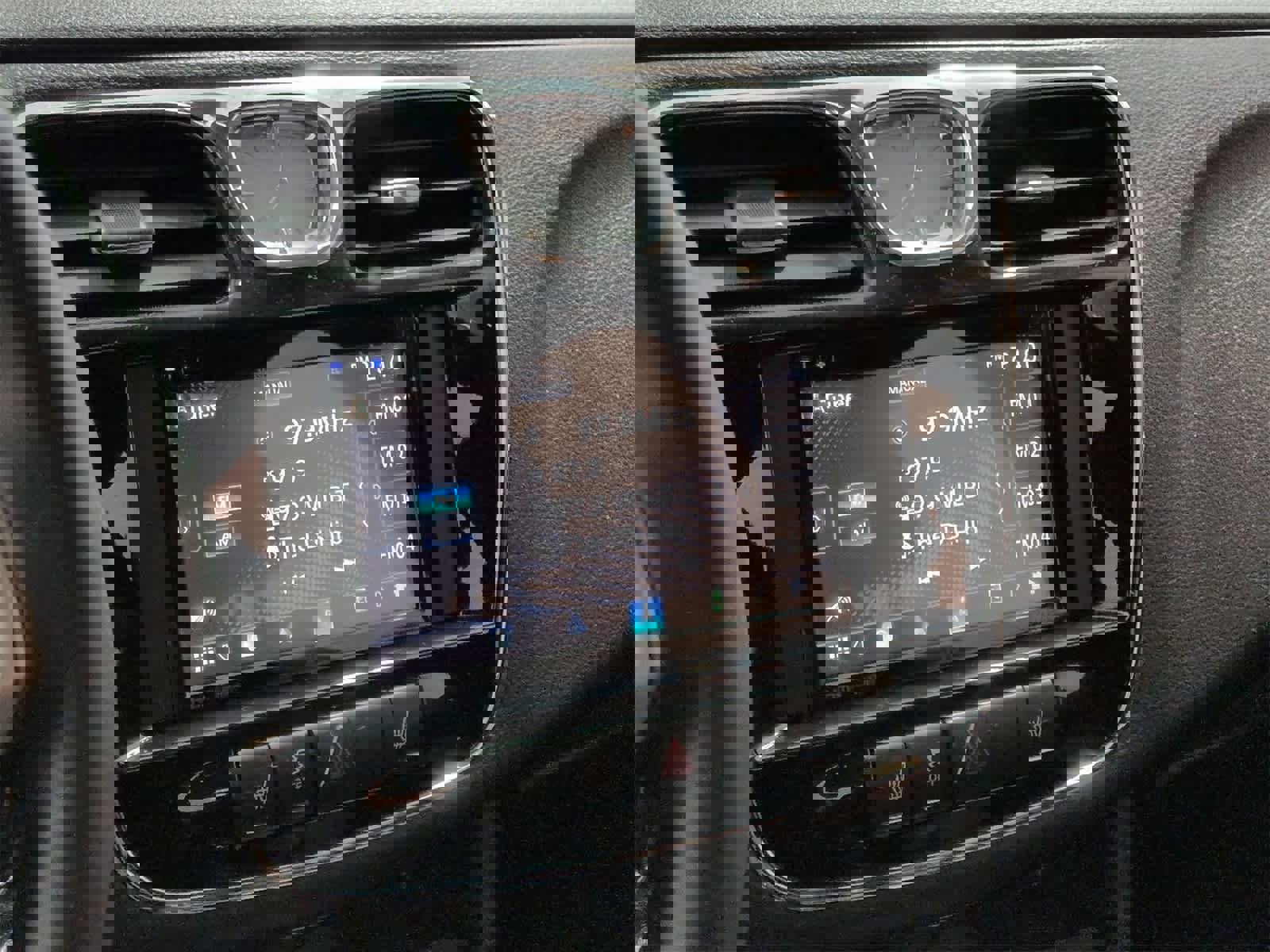 Used 2013 Chrysler 200 Limited image 28