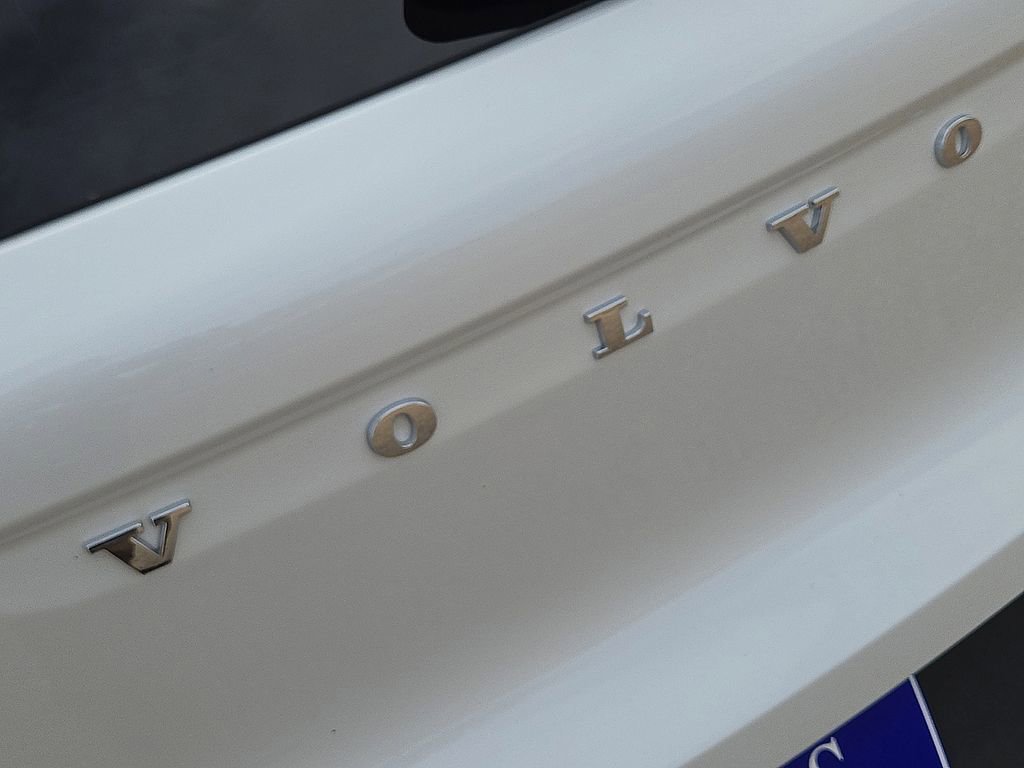 Certified 2021 Volvo XC40 T5 Momentum image 12