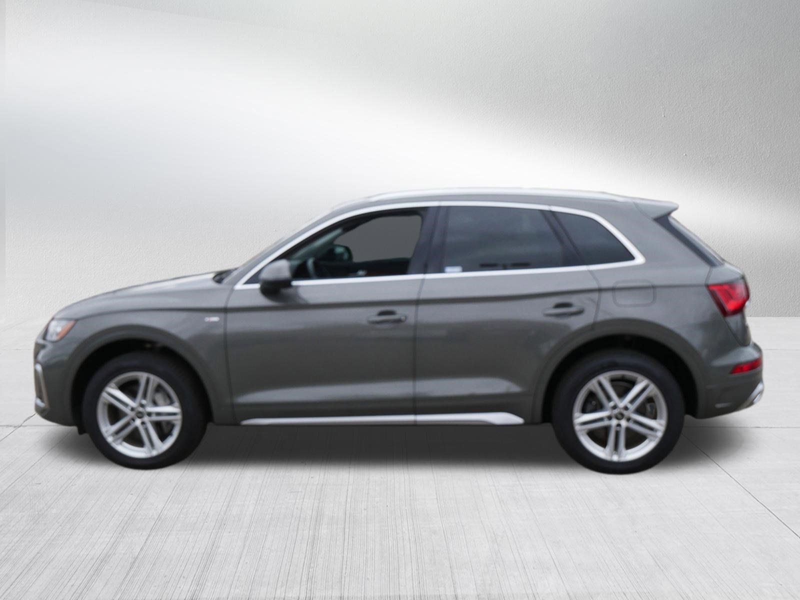 Used 2023 Audi Q5 e Premium w/ Convenience Package image 4