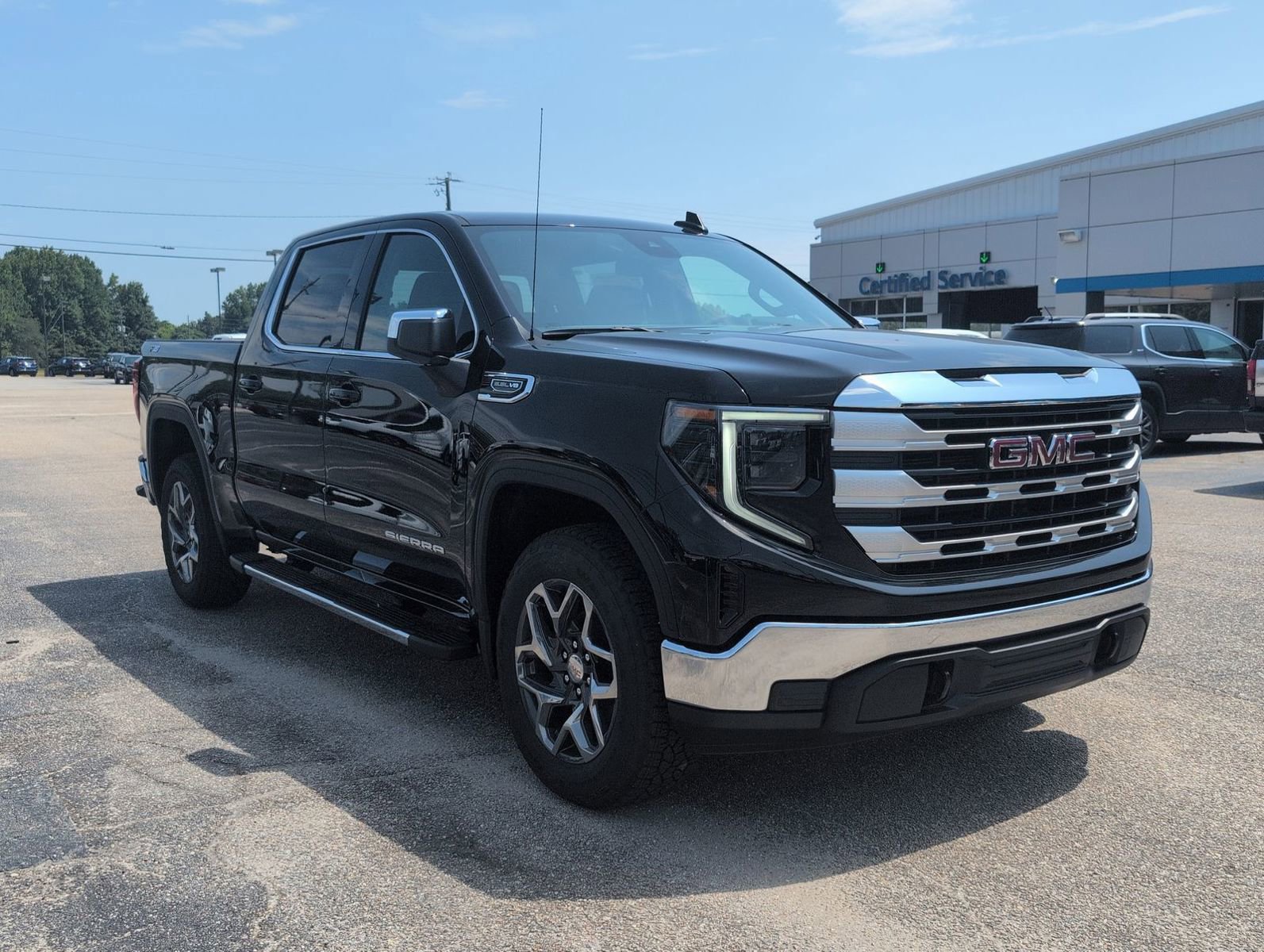 New 2025 GMC Sierra 1500 SLE w/ X31 Off-Road Package AWD/4WD image 7