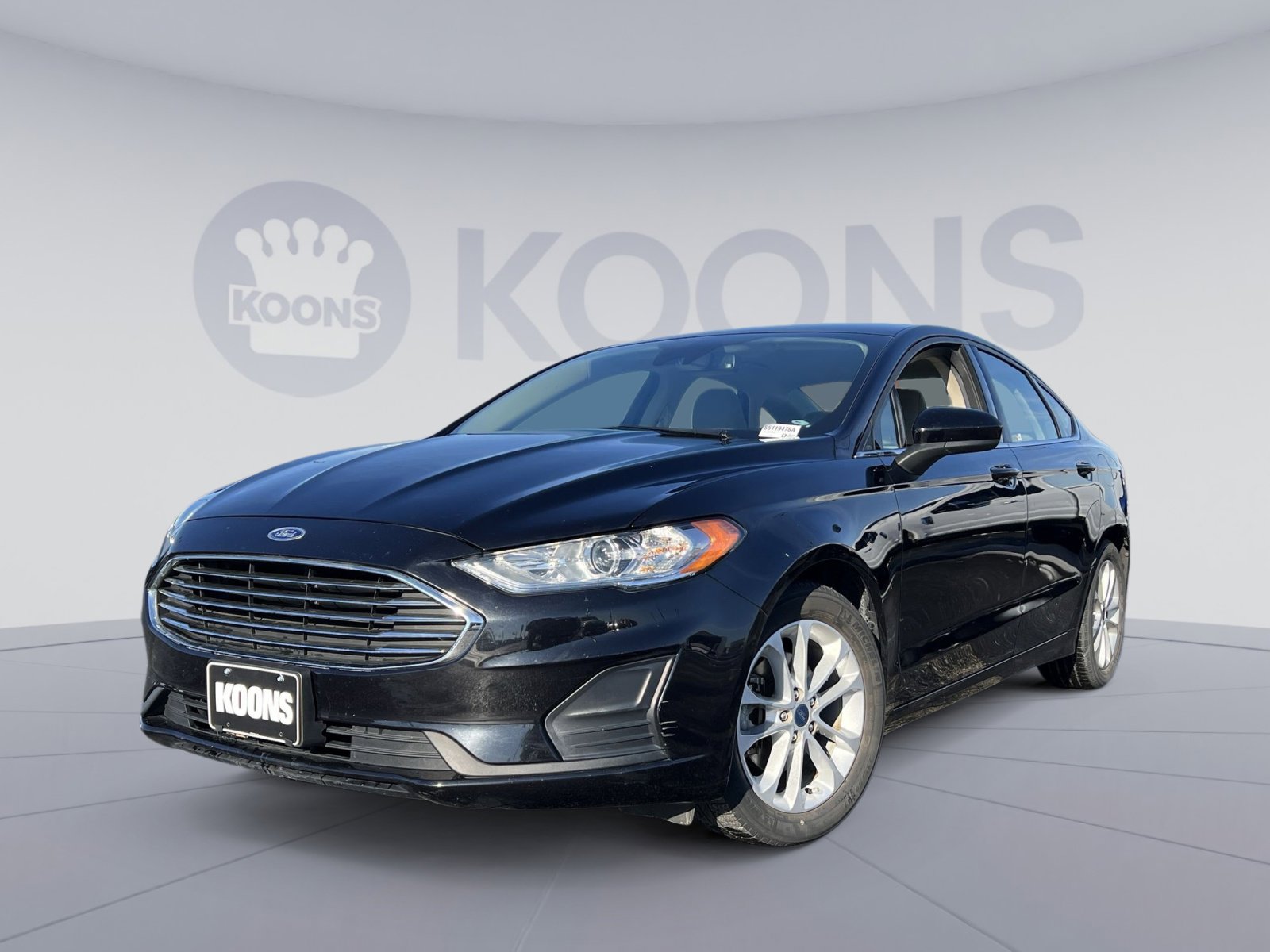 Used 2020 Ford Fusion SE image 1