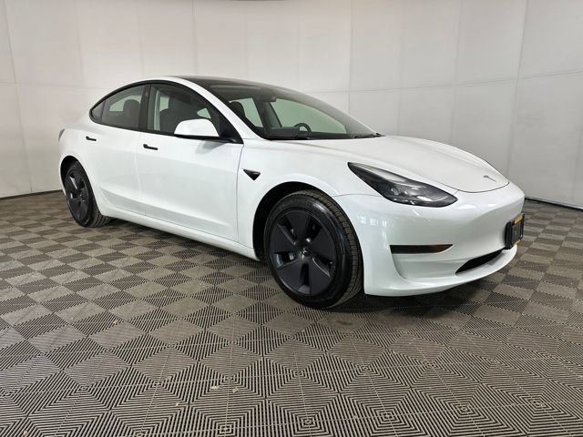 Used 2023 Tesla Model 3 Standard Range image 2