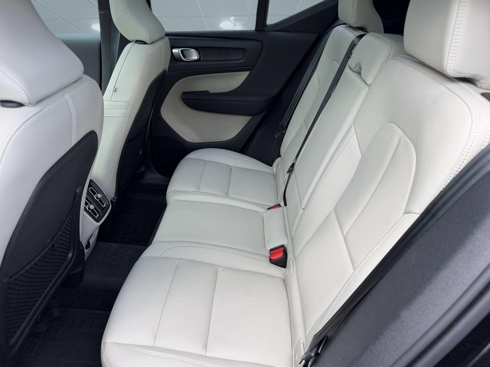 Certified 2024 Volvo XC40 B5 Ultimate w/ Protection Package Premier AWD/4WD image 23