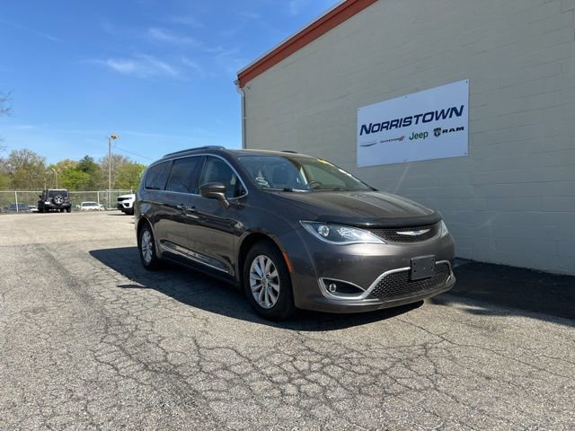 Used 2018 Chrysler Pacifica Touring-L Plus image 1