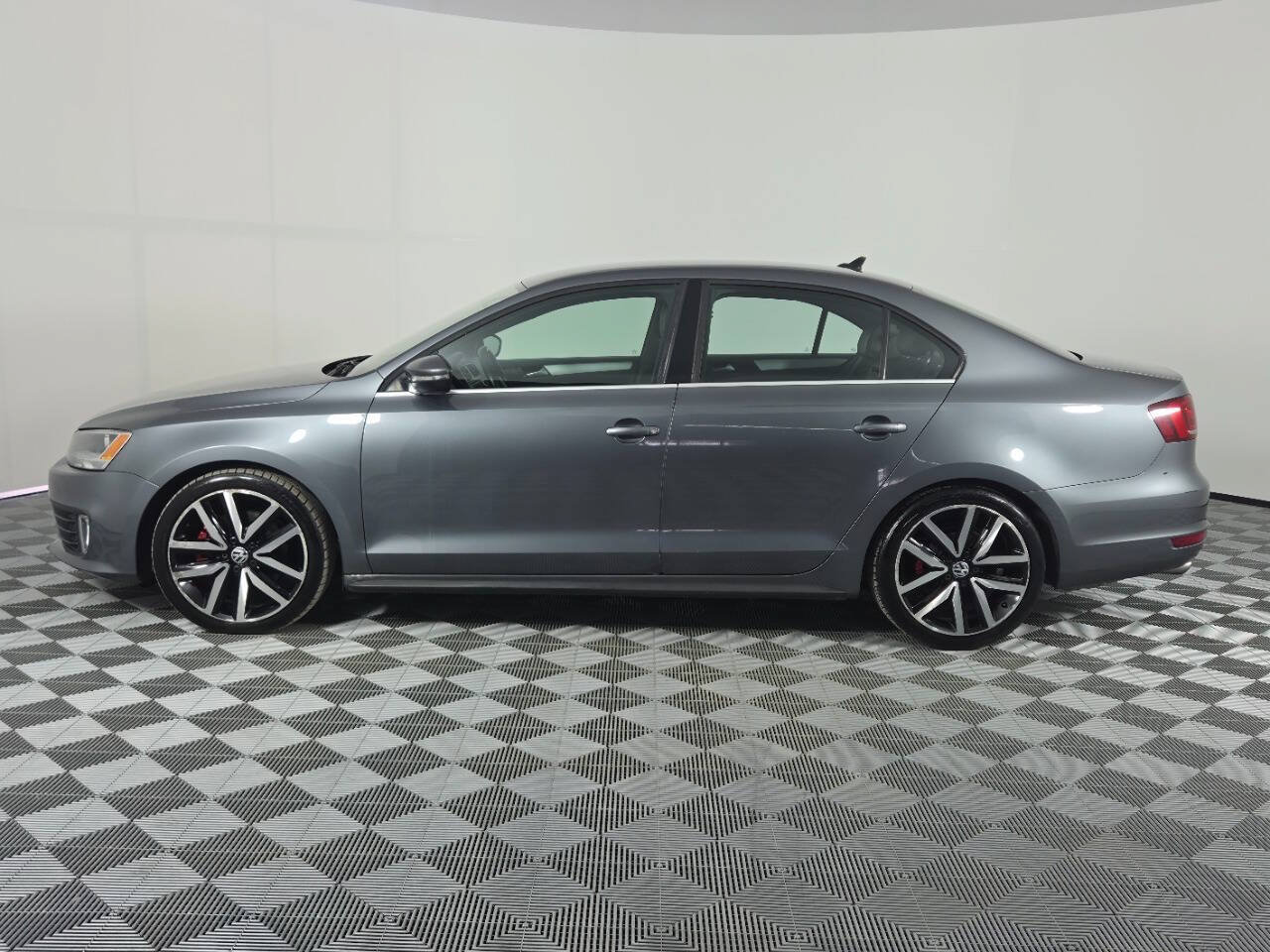 Used 2014 Volkswagen Jetta GLI FWD image 4
