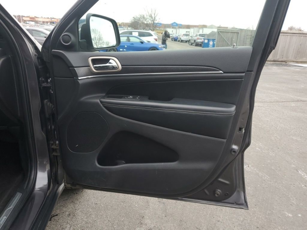 Used 2017 Jeep Grand Cherokee Limited image 30
