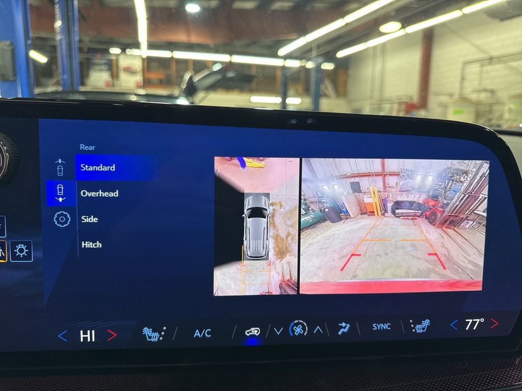 Used 2025 Chevrolet Traverse Z71 w/ Driver Confidence Package image 21