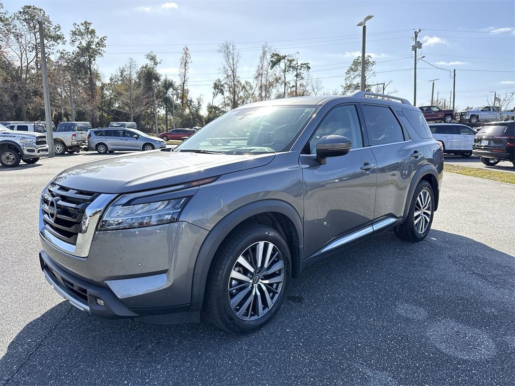 Used 2022 Nissan Pathfinder Platinum w/ Cargo Package image 7