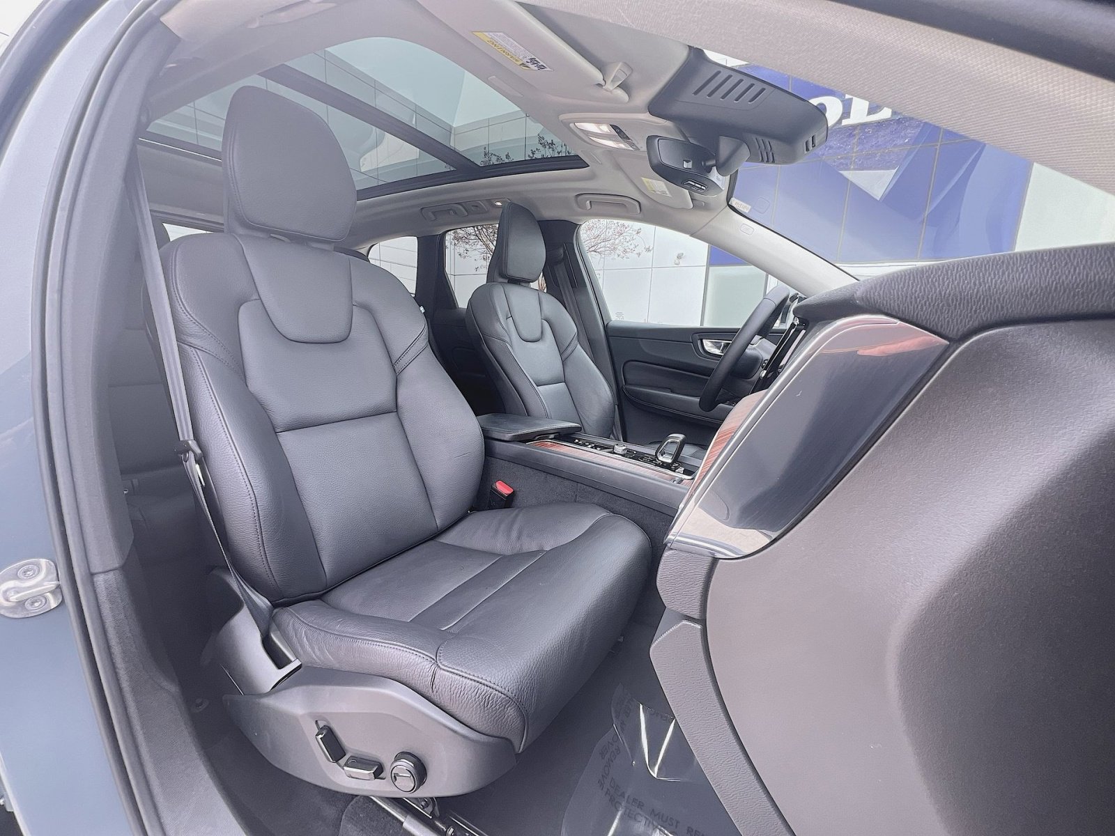 Certified 2023 Volvo XC60 B5 Plus w/ Climate Package image 27