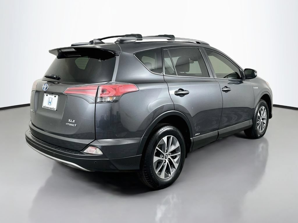 Used 2017 Toyota RAV4 XLE w/ Convenience Package AWD/4WD image 5