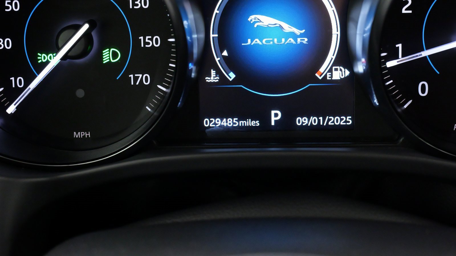 Used 2020 Jaguar F-PACE Premium image 46