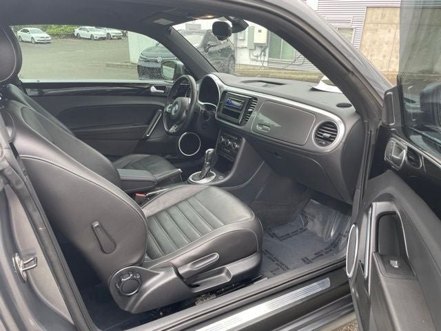 Used 2014 Volkswagen Beetle TDI FWD image 12