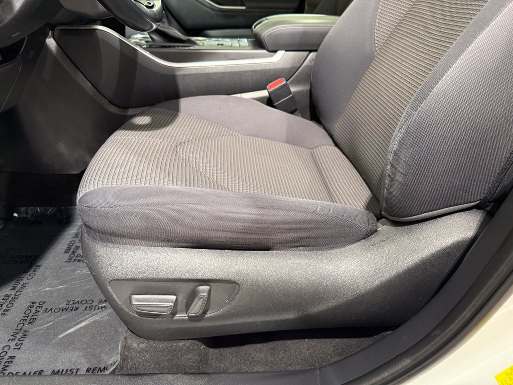 Used 2021 Toyota Highlander LE AWD/4WD image 14
