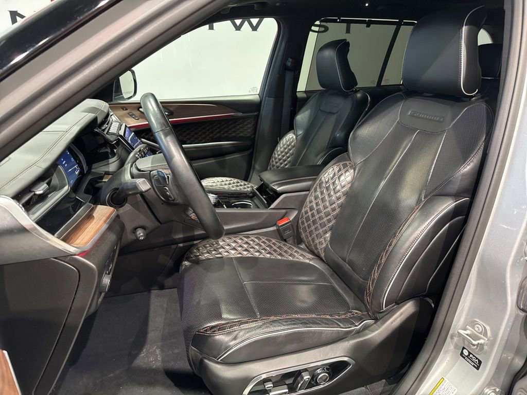 Used 2022 Jeep Grand Cherokee Summit w/ Luxury Tech Group V image 13