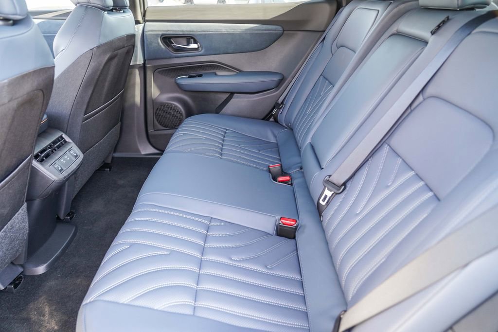 New 2025 Nissan Ariya Platinum image 22