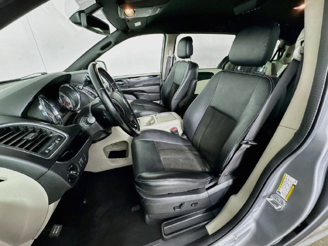 Used 2020 Dodge Grand Caravan SXT FWD image 19