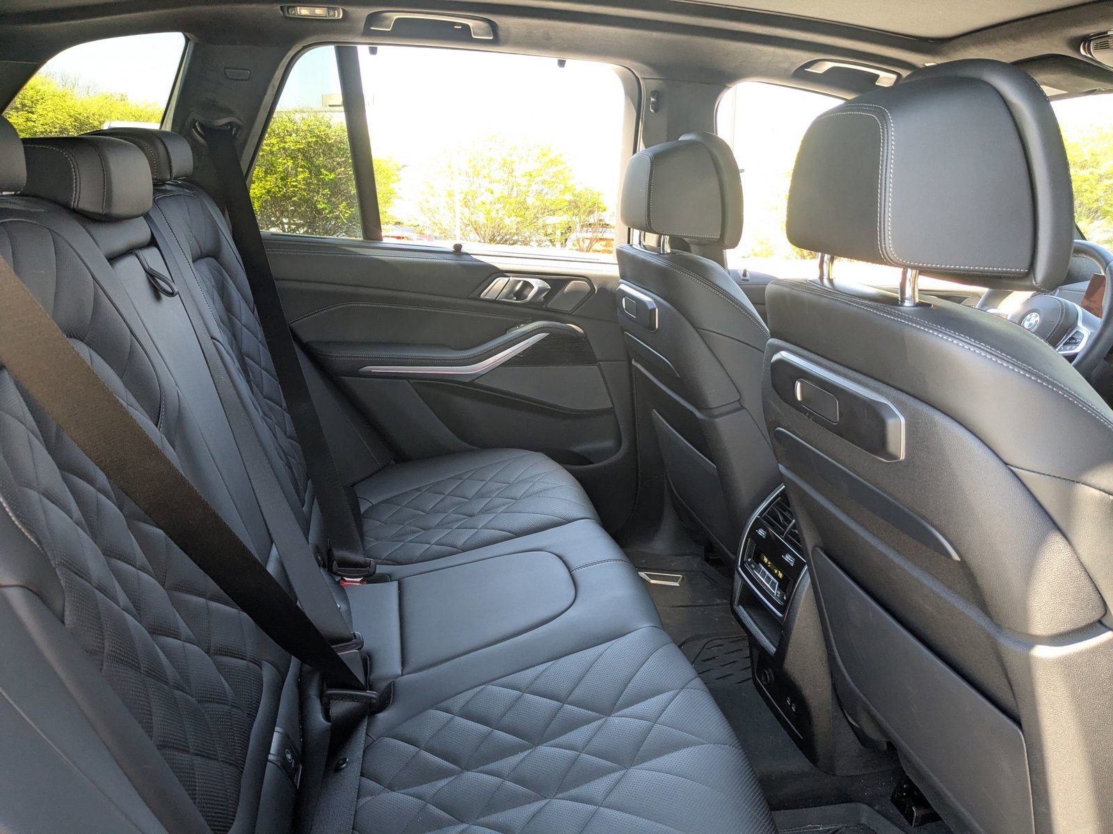 Used 2025 BMW X5 M60i w/ Executive Package image 22