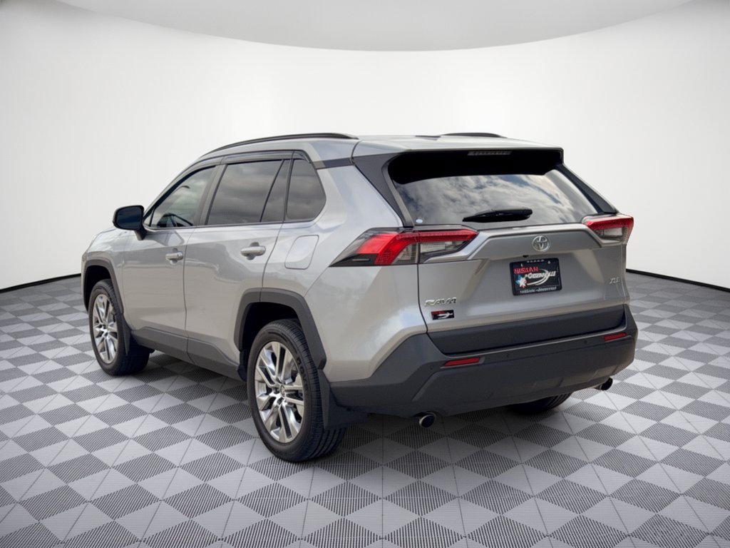 Used 2021 Toyota RAV4 XLE Premium FWD image 3