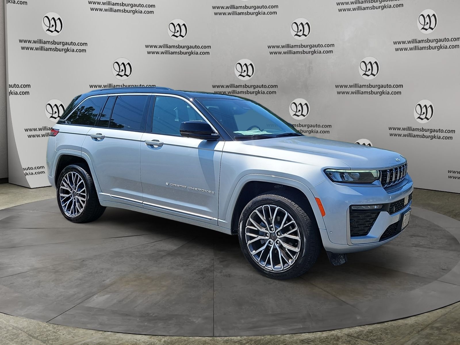 New 2026 Jeep Grand Cherokee Summit w/ Adv Protech Group IV AWD/4WD image 7