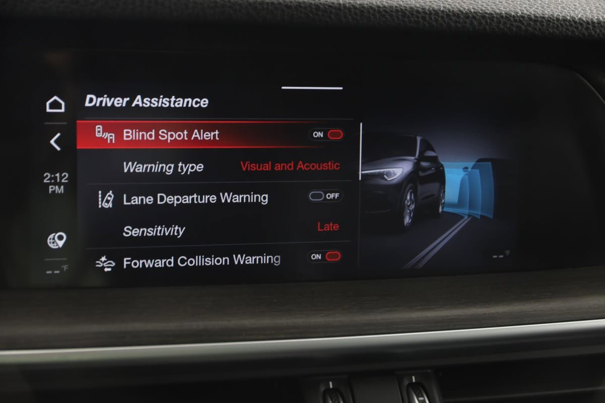 Used 2023 Alfa Romeo Stelvio Ti image 37