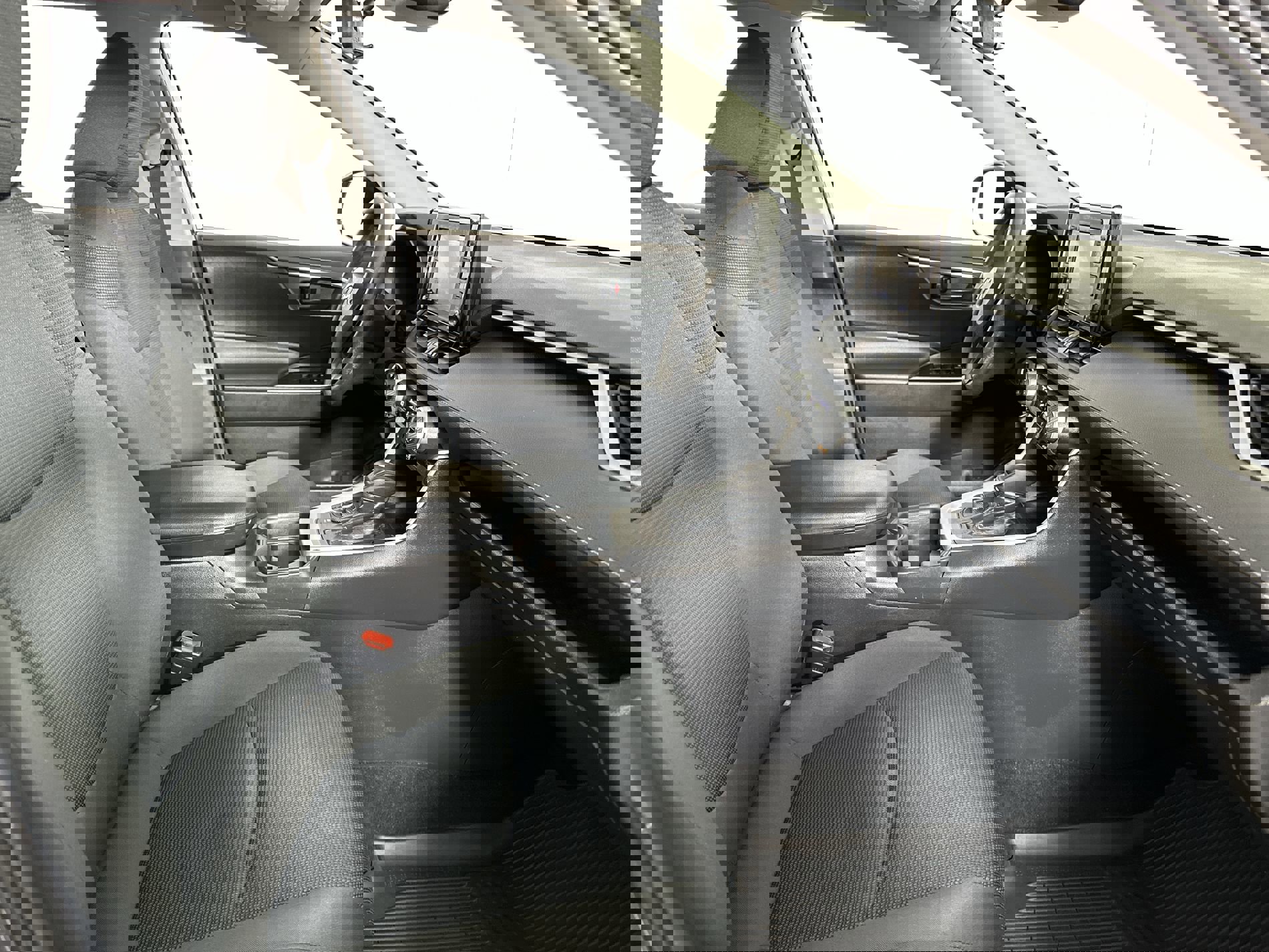 Used 2021 Toyota RAV4 LE image 65