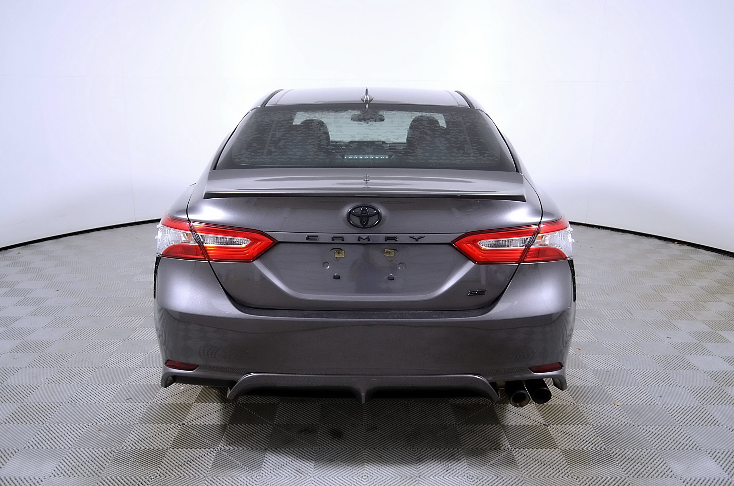 Used 2020 Toyota Camry SE FWD image 8