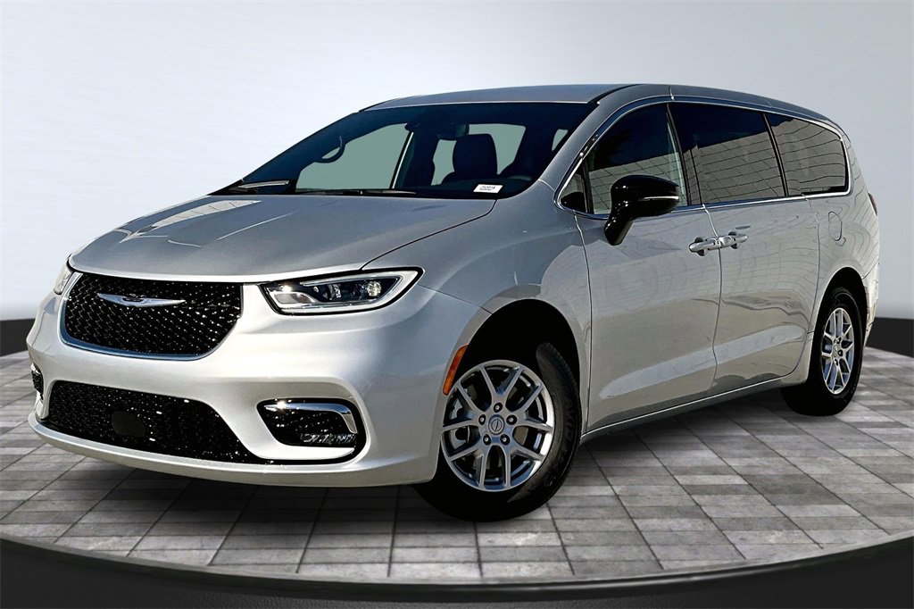 New 2026 Chrysler Pacifica Select image 2