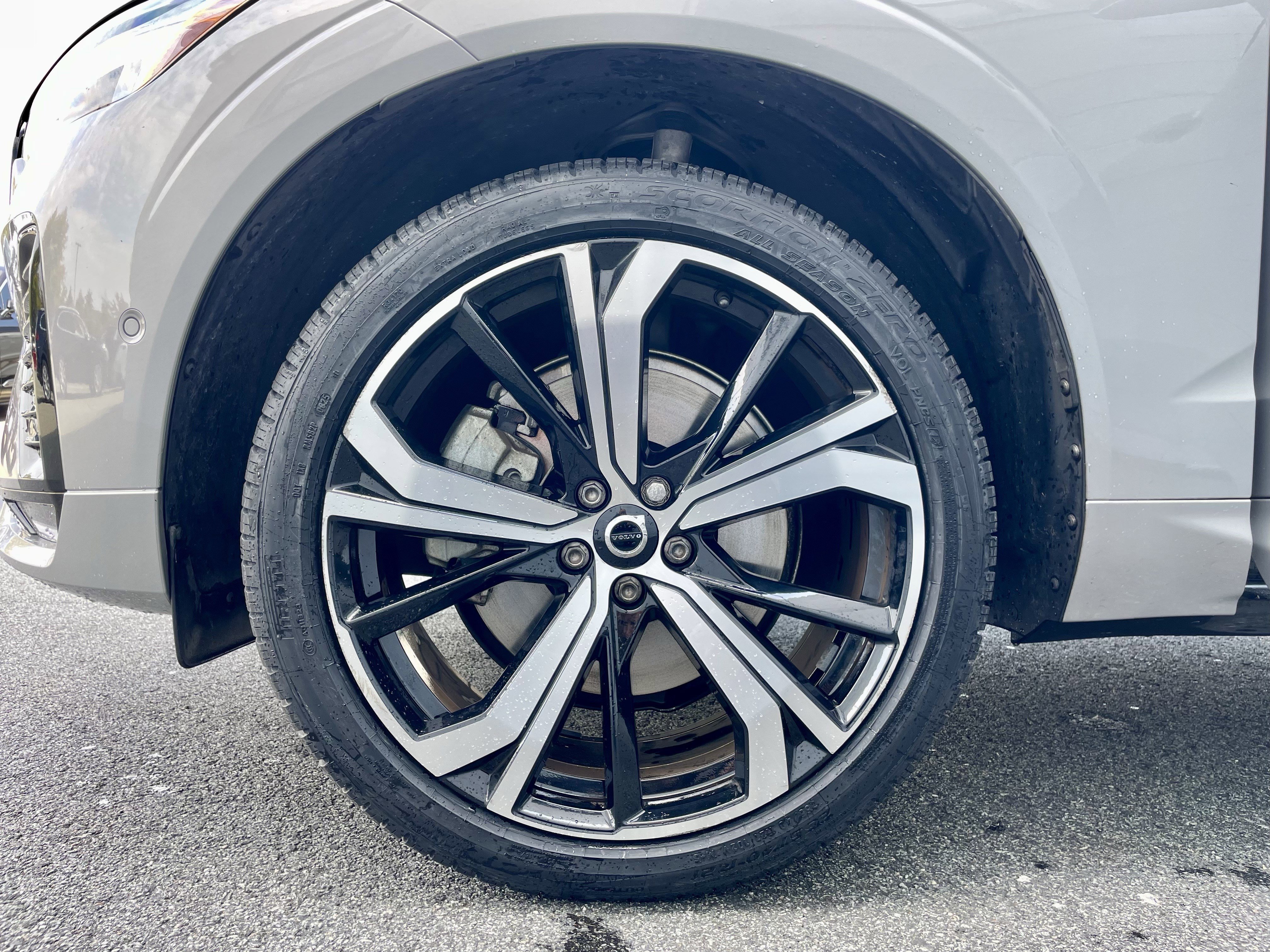 Used 2022 Volvo XC60 B6 R-Design w/ Advanced Package image 9