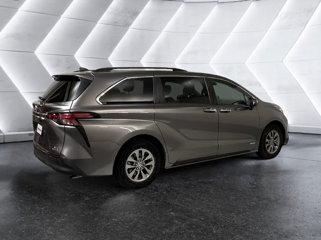 Used 2021 Toyota Sienna XLE AWD/4WD image 4