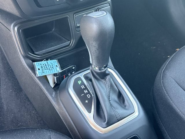 Used 2020 Jeep Renegade Latitude FWD image 32