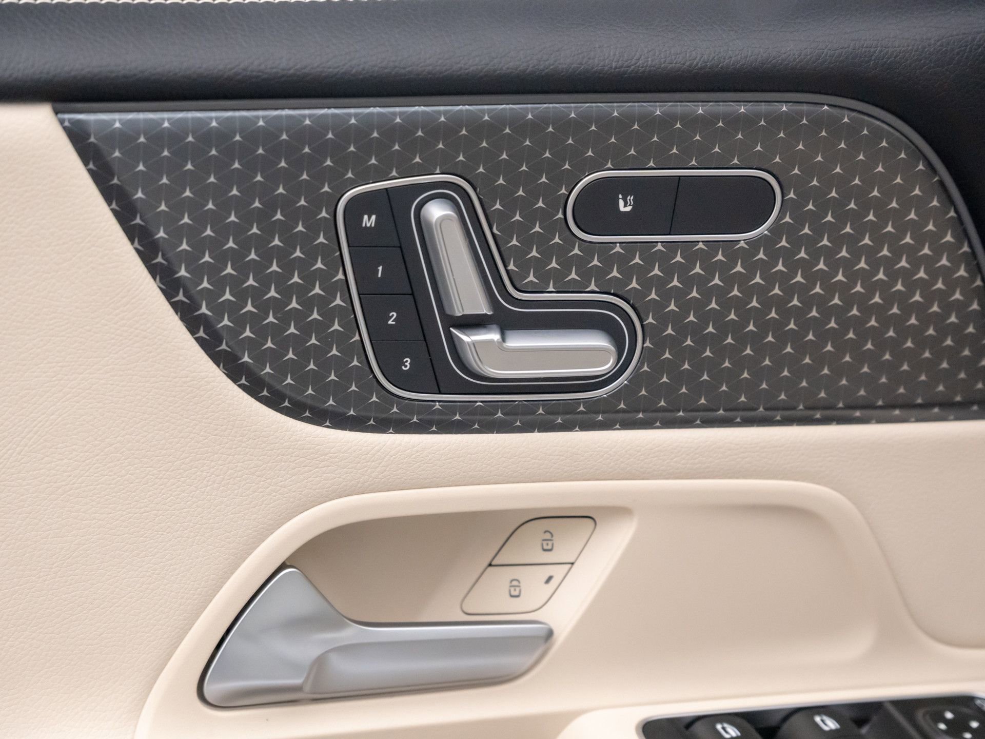 Certified 2025 Mercedes-Benz GLB 250 4MATIC image 16