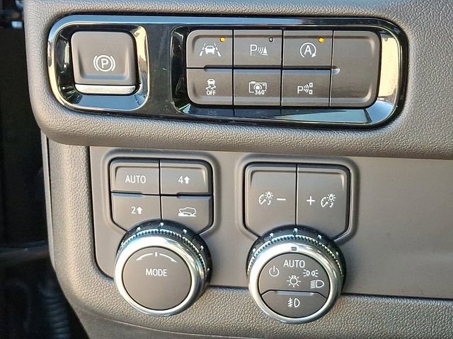 Used 2025 GMC Yukon XL Denali image 27