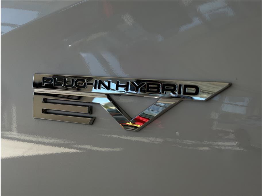 Used 2025 Mitsubishi Outlander 4WD Plug-In Hybrid image 31