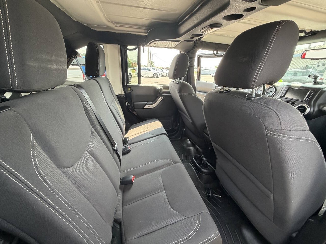 Used 2018 Jeep Wrangler Unlimited Sahara w/ Dual Top Group AWD/4WD image 12