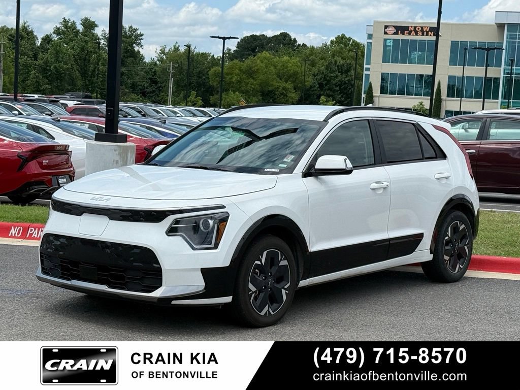 Certified 2024 Kia Niro Wind FWD image 3