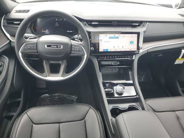 New 2026 Jeep Grand Cherokee L Limited w/ Luxury Tech Group II AWD/4WD image 14