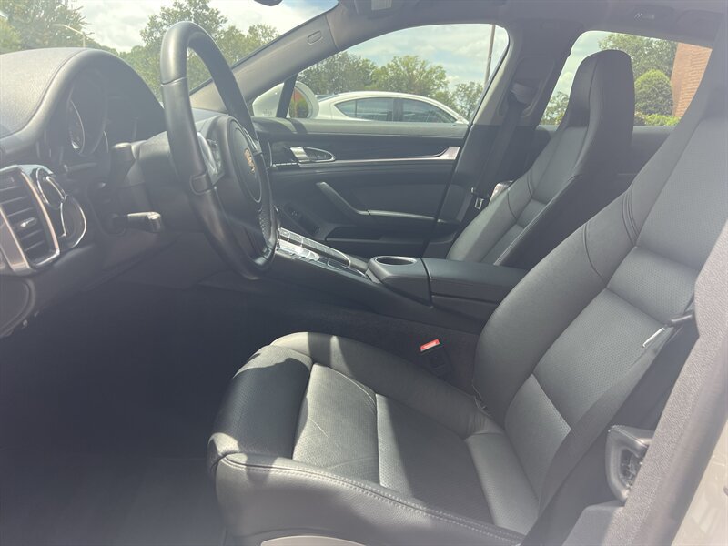 Used 2015 Porsche Panamera image 11